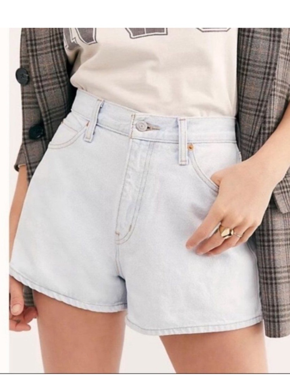 NWT Levi’s Vintage Light Wash High Rise Shorts Size 25
